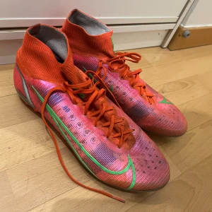 Nike mercurial superfly 8 - Säljer nu mina fotbollsskor i bra skick i storlek 45 säljer dom pågrund av att dom va för stora 