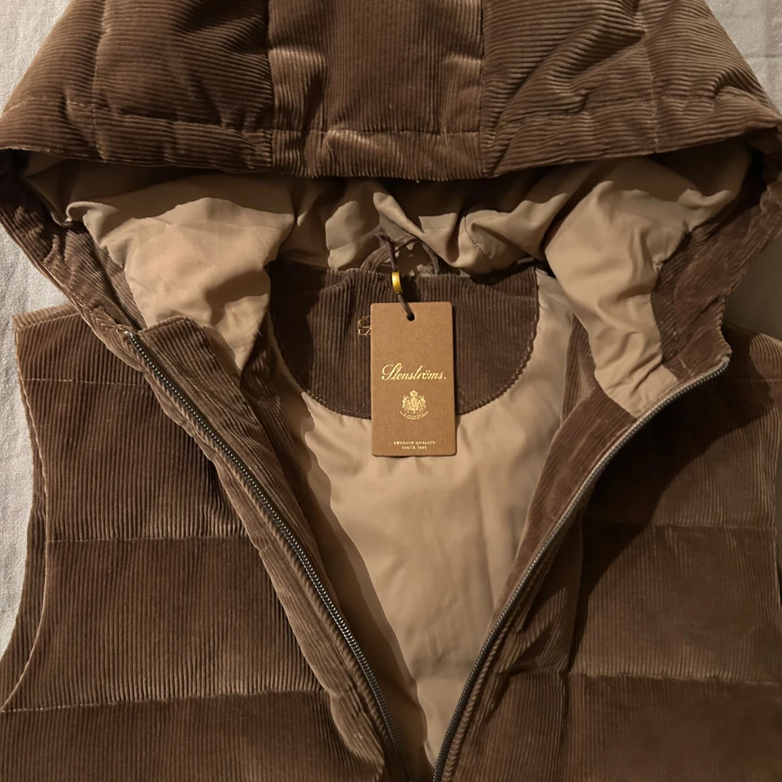 Brun manchester dunväst med huva - 2