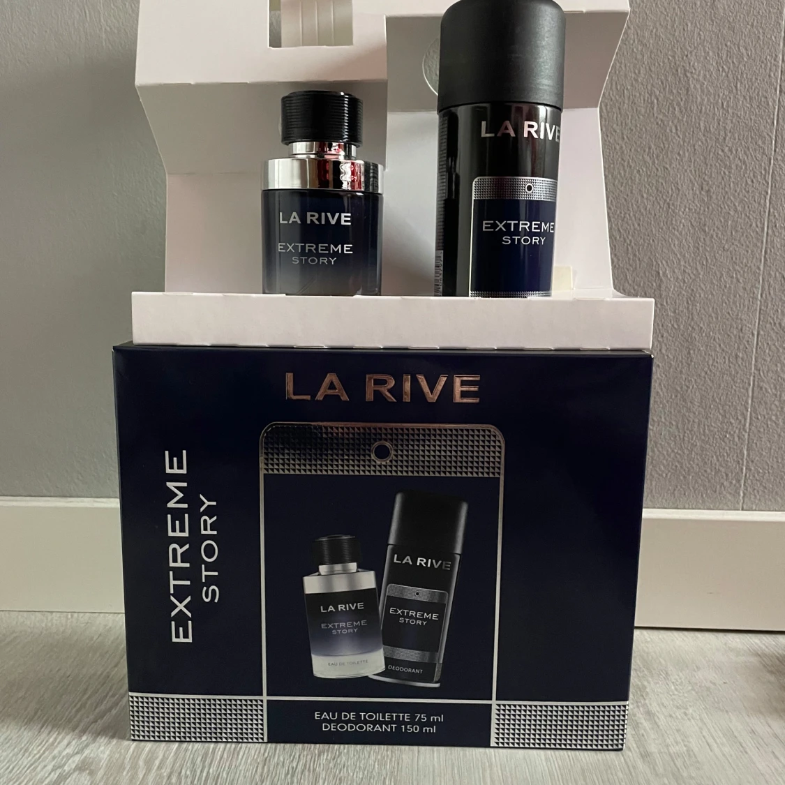 La Rive Extreme Story, Presentask 