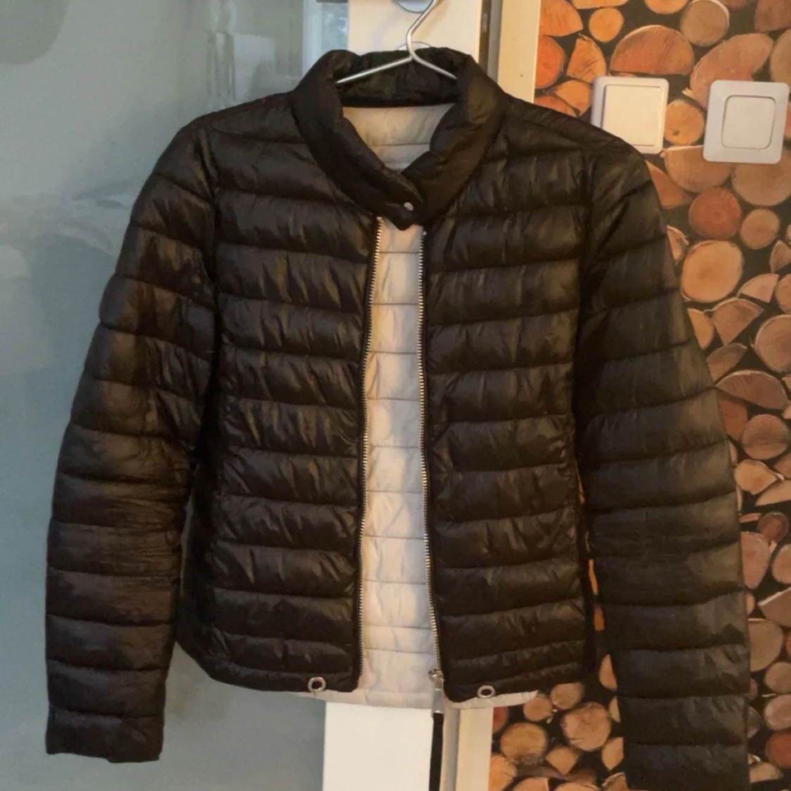 Svart pufferjacka från Mango
