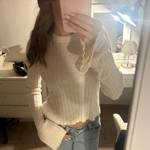 Vit ribbad tröja - Jättefin tröja. Knappt använd