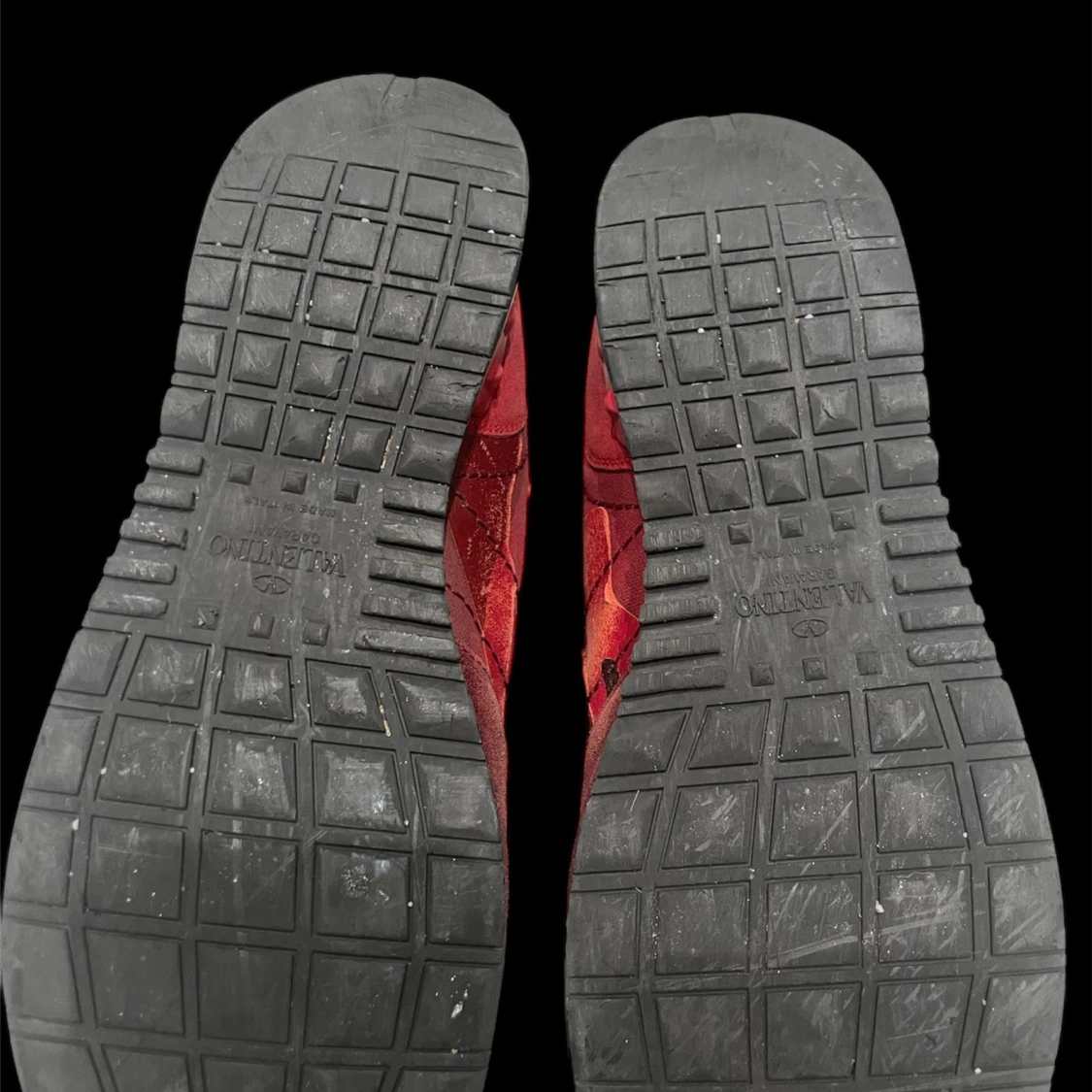 Röda Valentino Rockrunners - 92