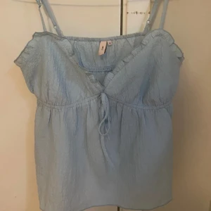 Ljusblått linne💙 - Ljusblått linne från Nelly, använd 1 gång. För stor för mig. 