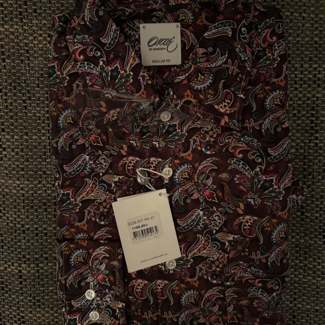 Helt ny Mönstrad skjorta från Oscar of Sweden