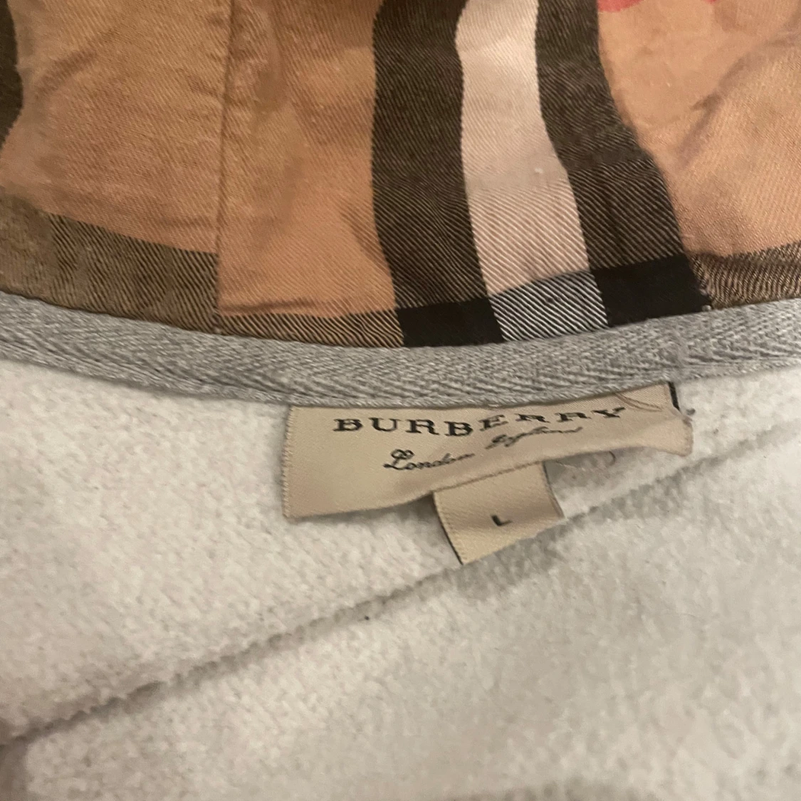 Grå hoodie från Burberry - 90