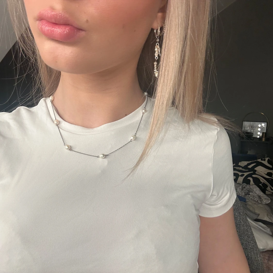 Silverhalsband med pärlor