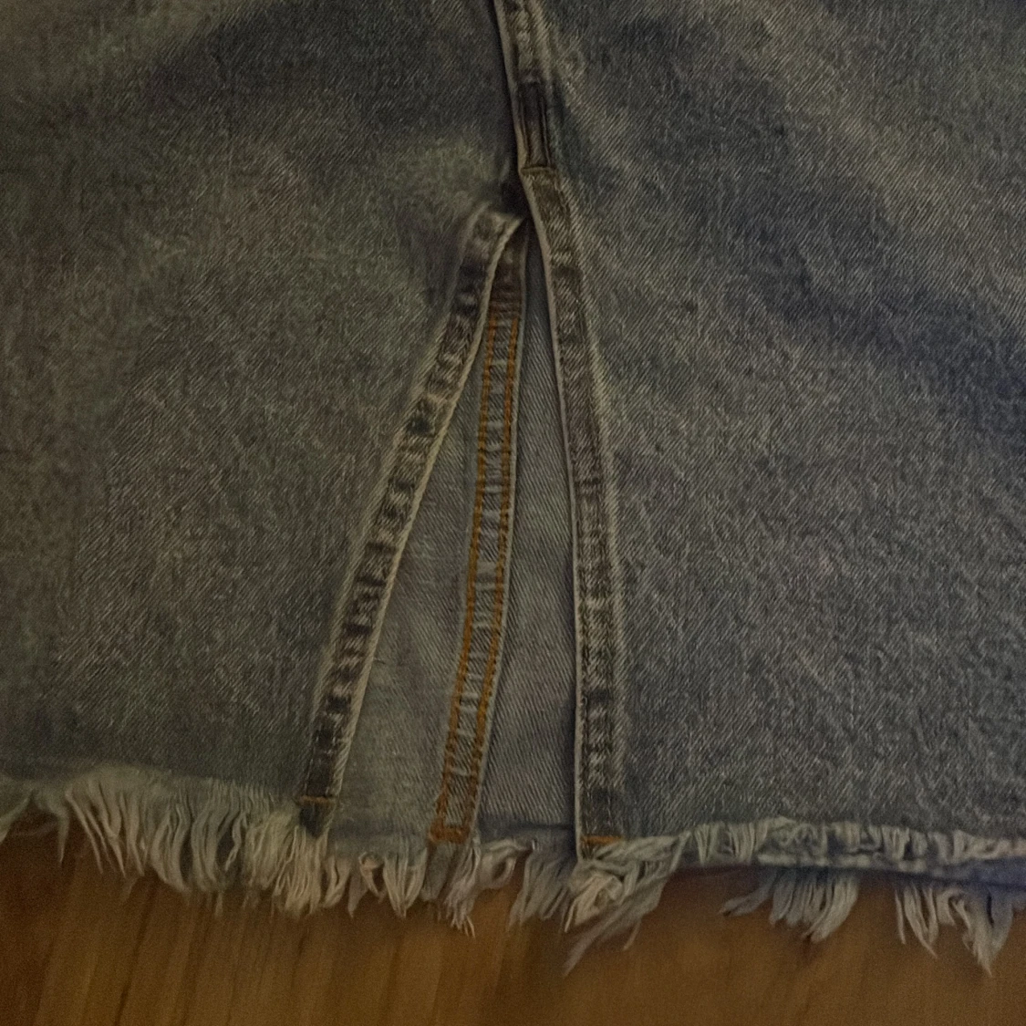 Jeanskjol med liten slits - 91