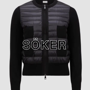 Svart bomberjacka från Moncler - Hej! Söker en moncler cardigan under 2500. Ska vara i storlek s - xs. Hör av er så köper jag direkt