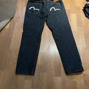 Evisu jeans - Svarta evisu jeans 33x33 tar byten 