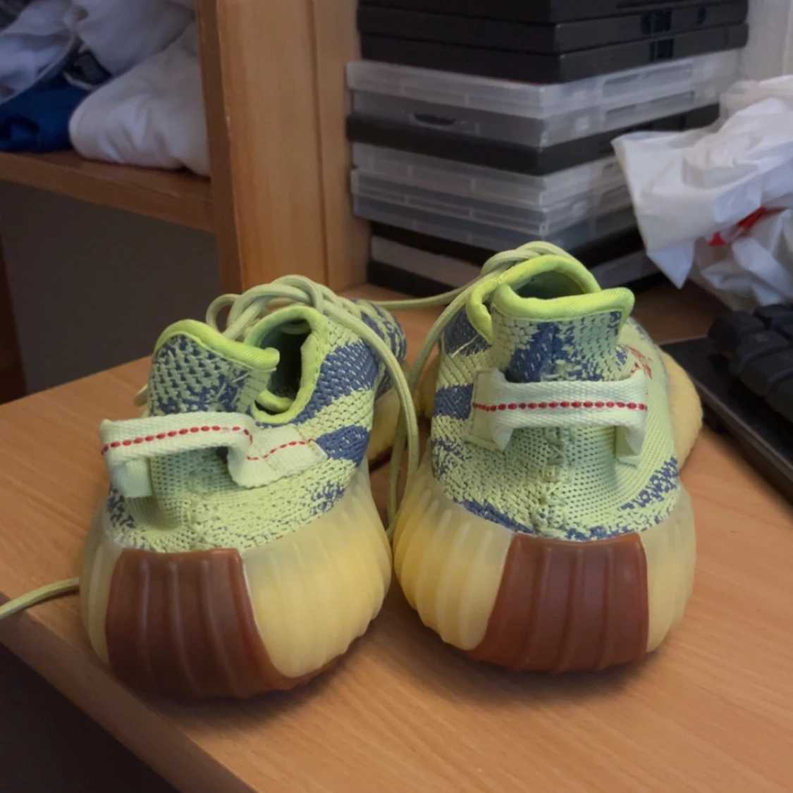 Adidas Yeezy Boost 350 V2 i gul och grön - 90