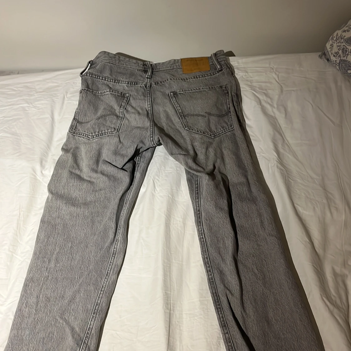 Grå jeans från Jack & Jones - 93