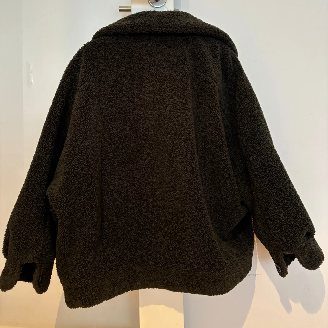 Olivgrön teddyjacka från Zara - 93