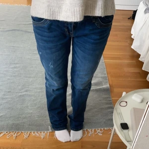Mörkblå Ltb jeans - Säljer ett par jätte snygga mörkblå Ltb jeans.Säljer då jag inte använder dom särskilt mycket.Inga defekter! Kom gärna med frågor och prisförslag💗