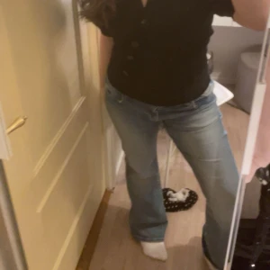 LTB JEANS - Jättefina jeans i väldigt bra skick. Säljer då jag tycker att de är stora på mig. Modellen är roxy och de är i strl 31/30💕