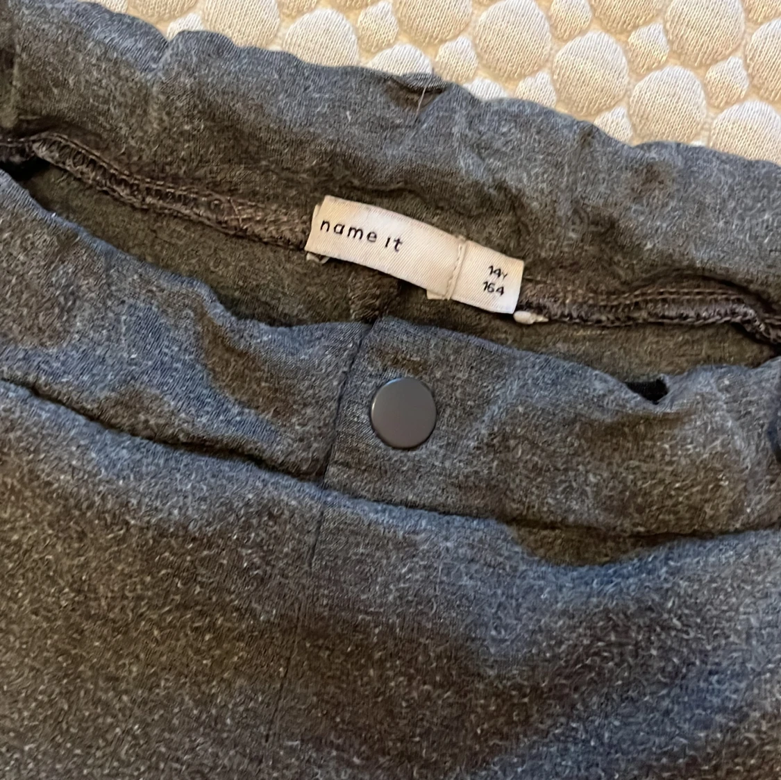 Grå byxor från Name It - 1