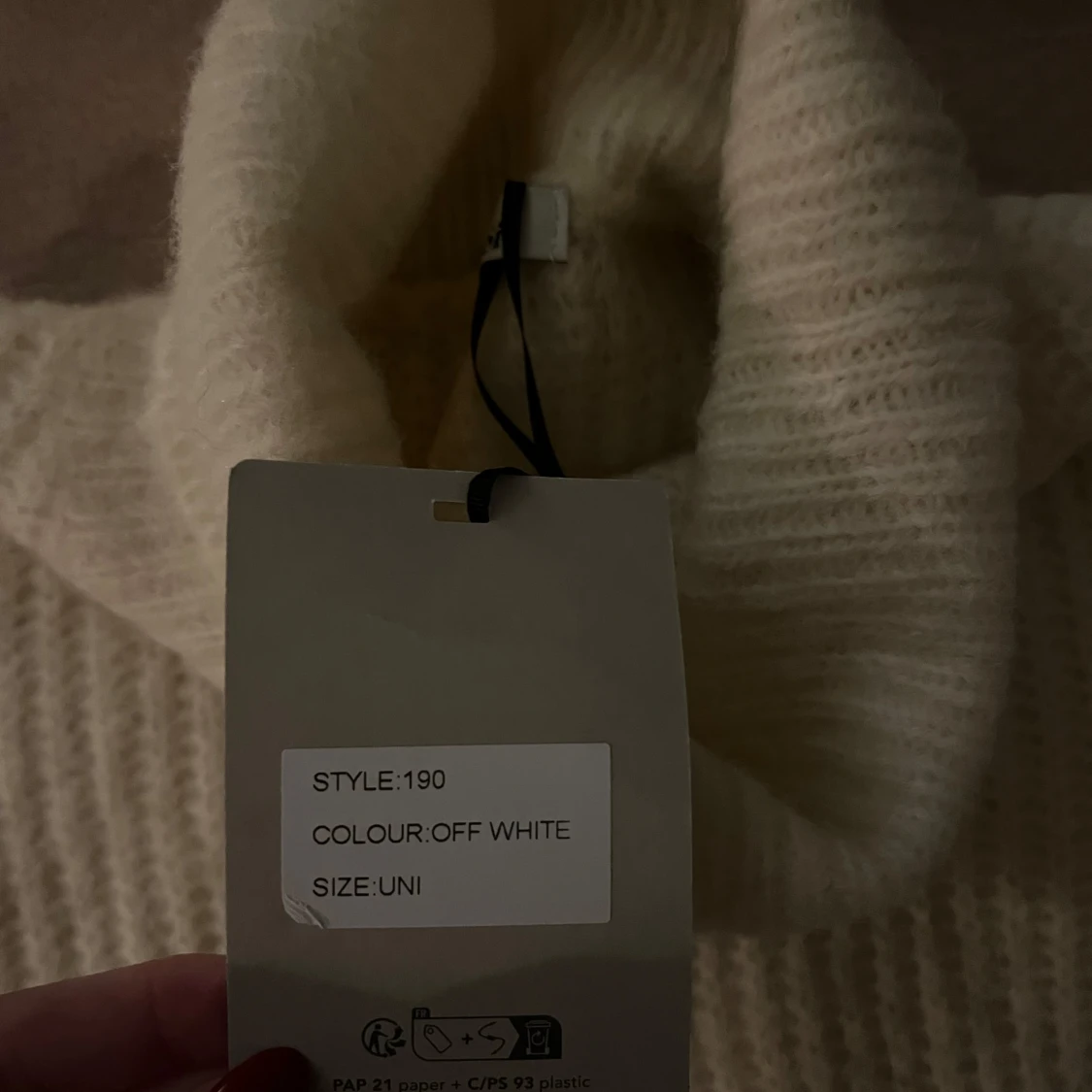 Offwhite stickad polotröja - 92