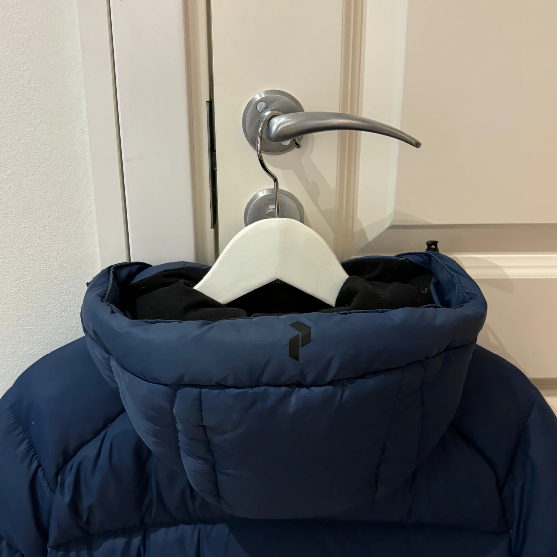 Mörkblå dunjacka från Peak Performance - 91
