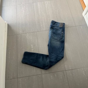 Replay Anbass Jeans  - Säljer nu dessa Replay Anbass jeans, skriv för fler bilder/frågor🙌🏼