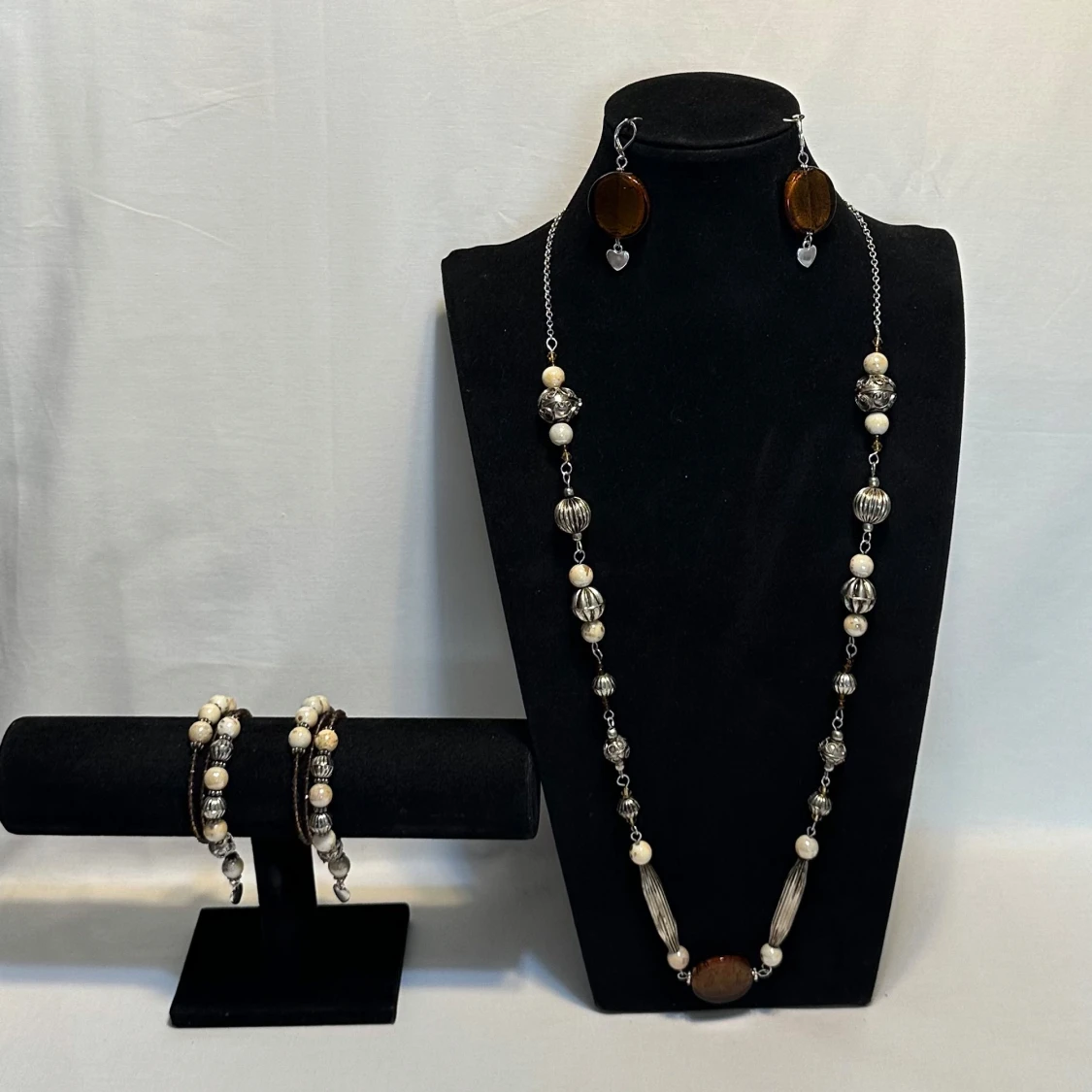 Set med halsband, armband och örhängen