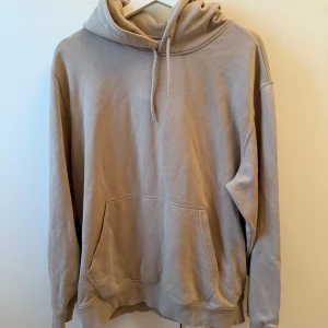 Weekday Hoodie helt ny  - Helt ny utan prislapp. Stl M nypris var 600