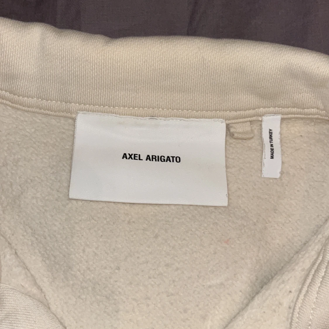 Beige tröja från Axel Arigato - 90