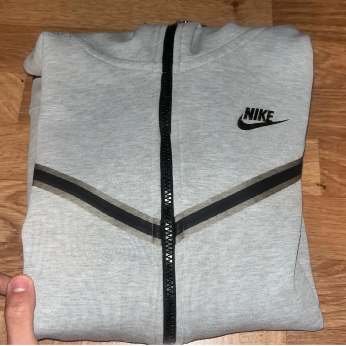 Grå hoodie från Nike