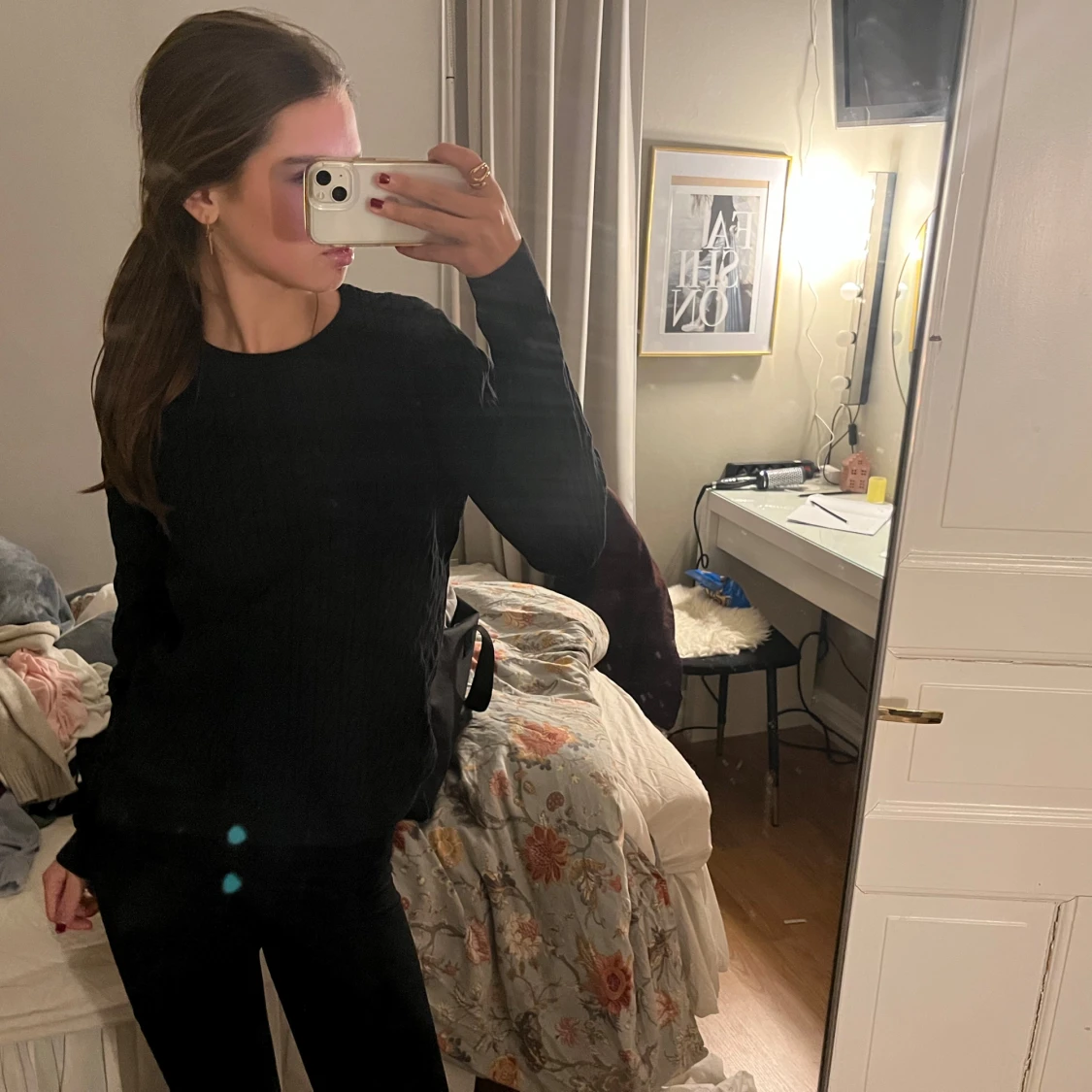 Svart kabelstickad tröja