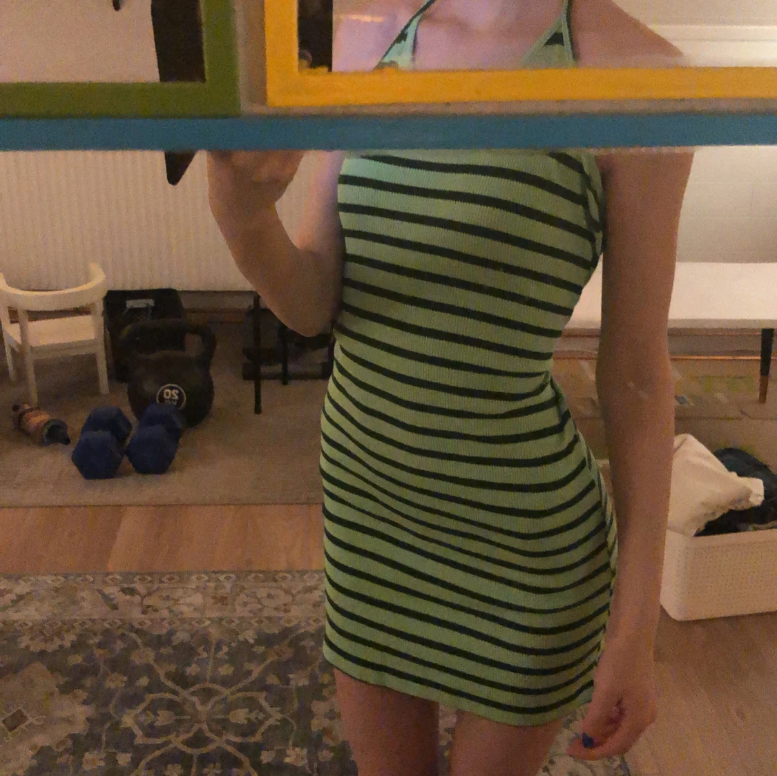 Grön och svart randig klänning