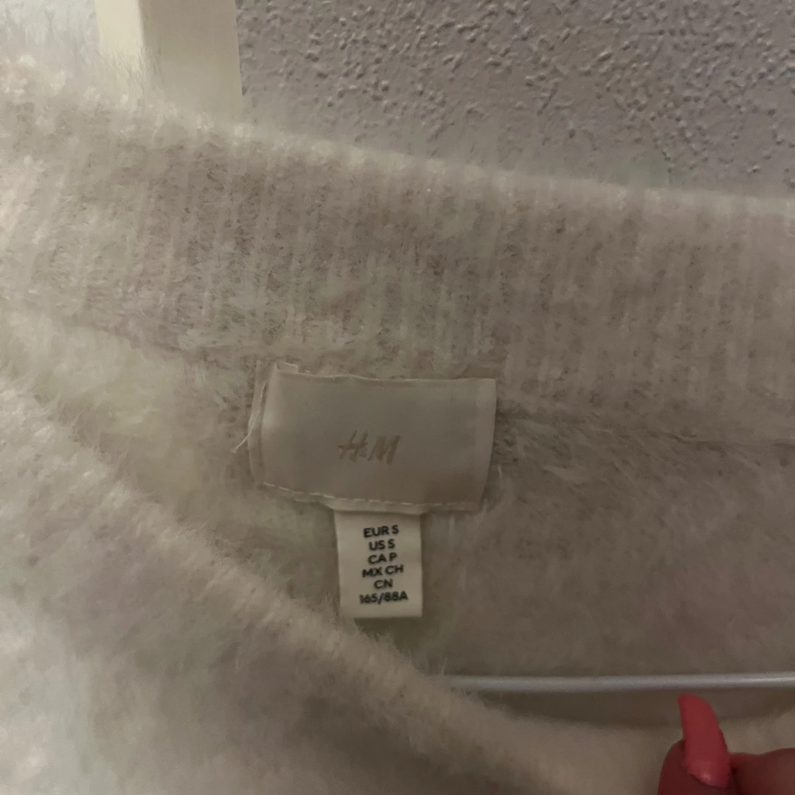 Vit fluffig tröja från H&M - 90