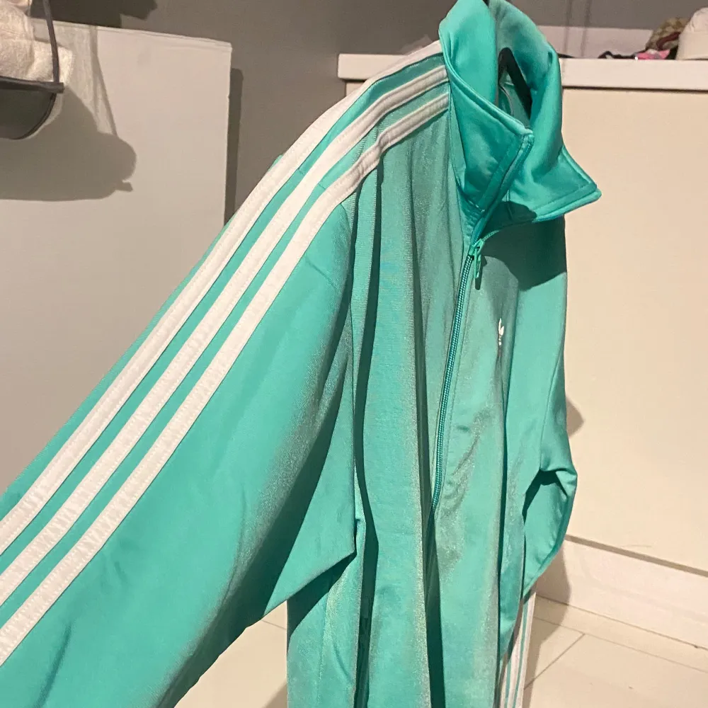 Kofta från Adidas. i Killstorlek xs. Pris kan diskuteras . Hoodies.