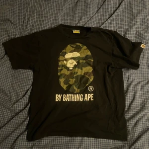 Bape t-shirt - Säljer en bape t-shirt i storlek M. Inga defekter. Byten kan vara intressant.