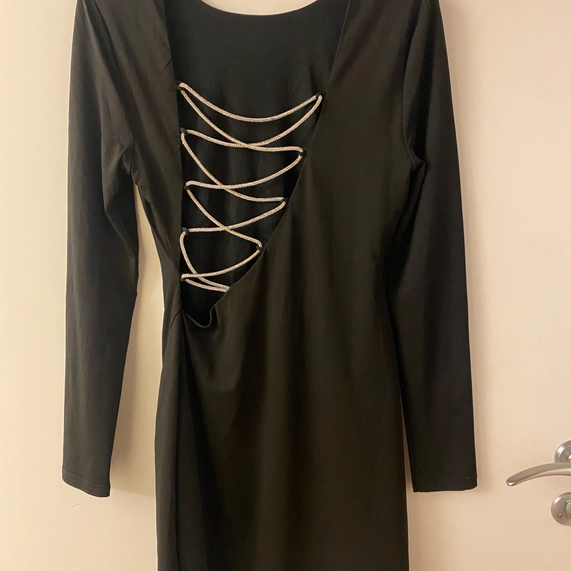 Svart klänning med snörning