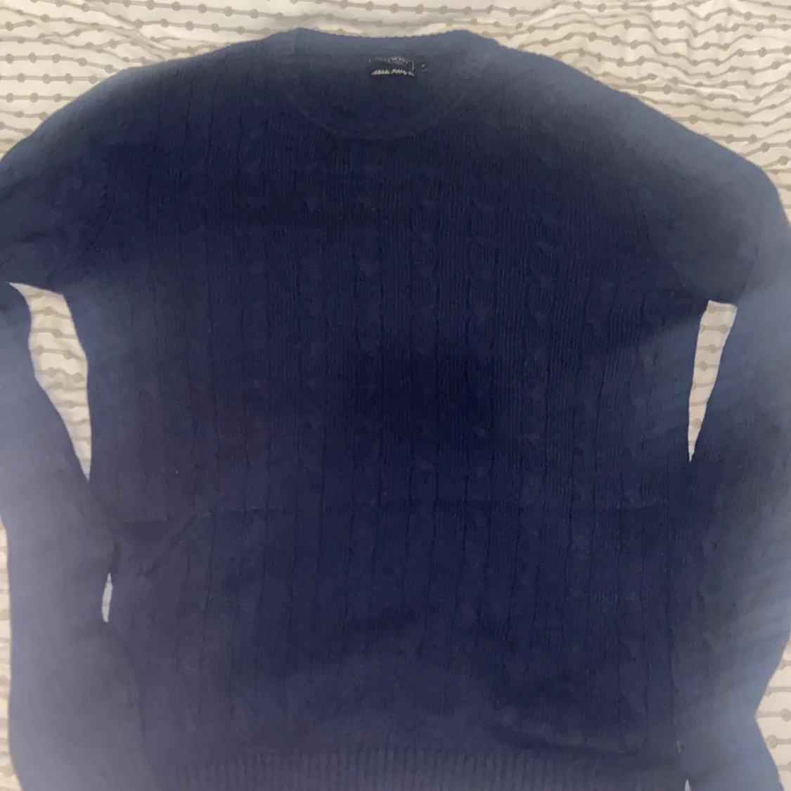 Mörkblå stickad tröja från East West
