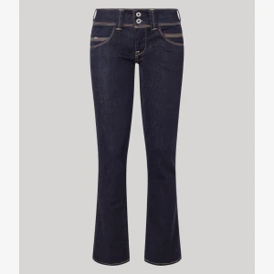 Mörkblå pepe jeans - Säljer denna lågmidjade jeansen från pepe jeans som är i jätte bra skick! (Knappt använda) nypris:799 kr och säljer nu för 699! Priset går och diskutera!