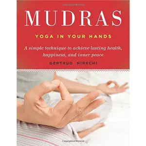 A simple technique to achieve lasting health, happiness, and inner peace.“Yoga for the hands—sounds too good to be true. Do it at the office, on an airplane, lying in bed. Seasoned yoga teacher Gertrud Hirschi has used these hand postures to ease asthma, relieve flu symptoms, think more effectively, relieve tension, and more. Like a classroom instructor, she guides readers with simultaneous breathing advice and conjures up helpful images.” —Brian Bruya, Amazon.com ReviewMudras are yoga positions for your hands and fingers. They can be practiced sitting, lying down, standing, or walking, at any time and place. These mysterious healing gestures can calm the stress, aggravations, and frustrations of everyday life. Schooled in the traditional knowledge of this eastern art of healing, well-known Swiss yoga teacher, Gertrud Hirschi, shows how these easy techniques can recharge personal energy reserves and improve quality of life.Readers will learn how to use the practice of mudras to:Prevent illness and ailmentsSupport the healing of many emotional issuesPromote spiritual developmentIntensify the affect with breathing exercises, affirmations, visualizations, herbs, nutrition, music, and colors therapyAlso included are several full-body mudras and exercises to enhance any meditation and yoga practice.     Format Häftad   Omfång 240 sidor   Språk Engelska   Förlag Red Wheel Weiser LLC   Utgivningsdatum 2016-01-15   ISBN 9781578631391  