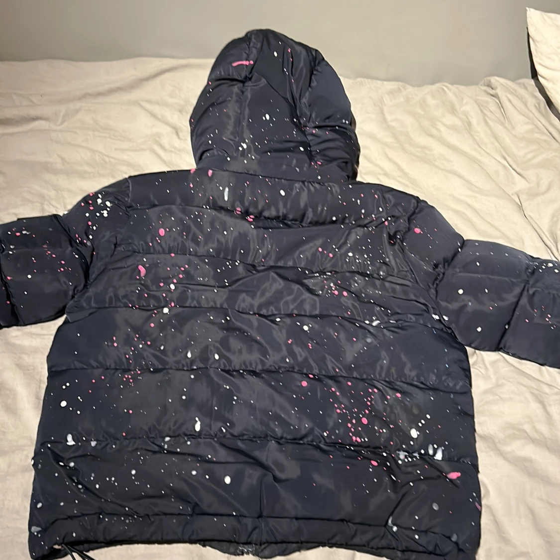 Mörk blå/svart pufferjacka från NVLTY - 91