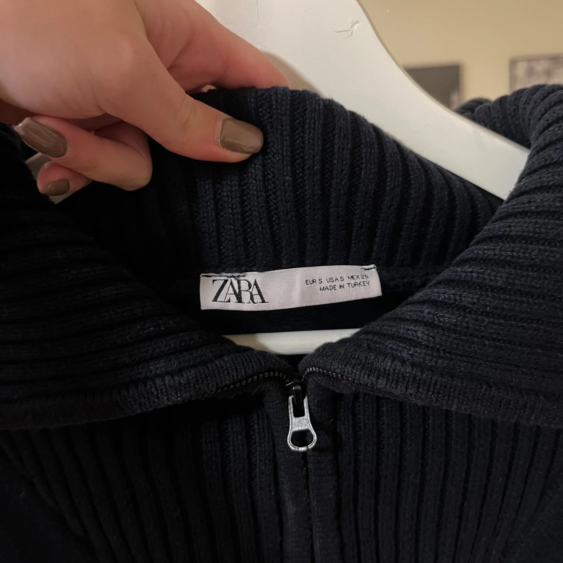 Marinblå stickad tröja från Zara - 90