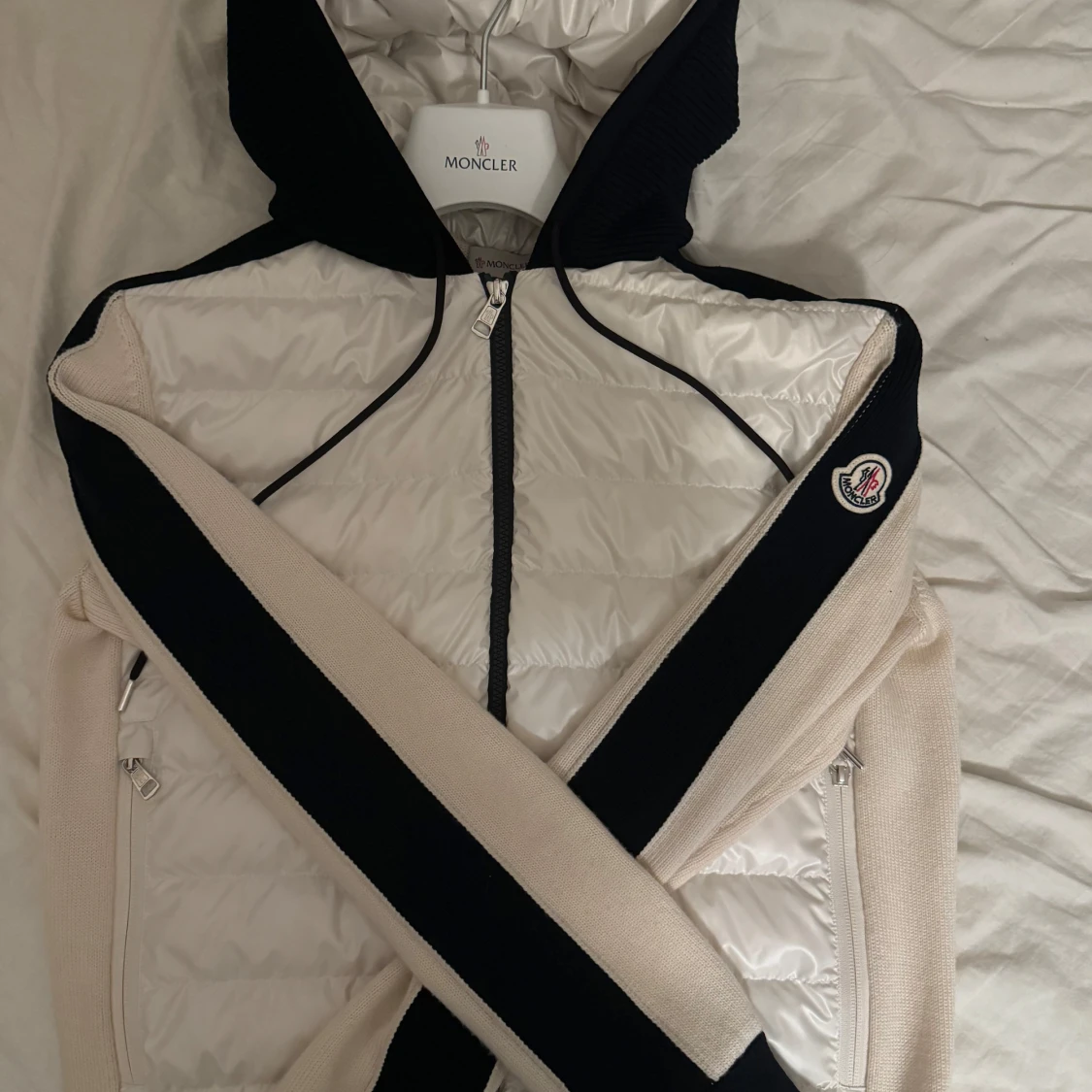 Moncler Padded Tricot Cardigan With Hood In White And Navy Blue - 4