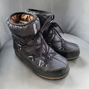 Moon Boots strl 36 - Fint skick.  Nypris  2100 kr