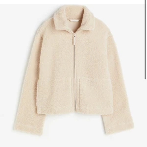 Teddy jacka - Snygg teddy jacka från H&M som är slutsåld❤️hör av er vid fler frågor 