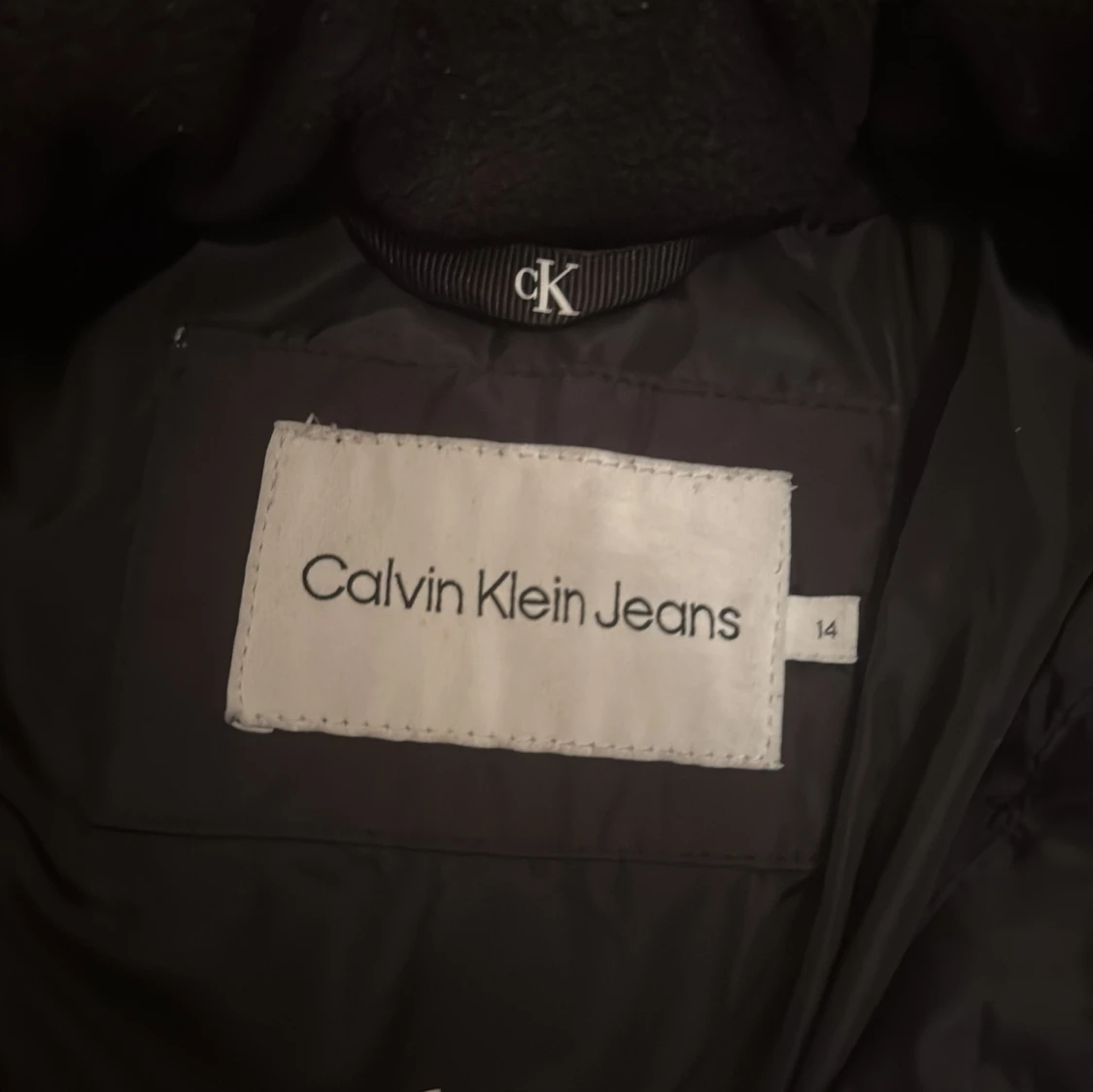 Svart pufferjacka från Calvin Klein Jeans - 92