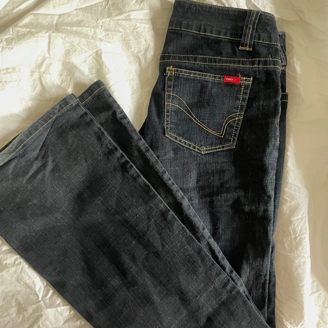 Mörkblå bootcut jeans från ONLY - 90
