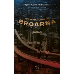 Nominerad till Nordiska rådets litteraturpris!Kring år 1900 lämnar Carl och Ida-Levina Åland för Amerika. Där hittar de varandra och ett liv. Men möjligheternas land är också ett hårt klassamhälle. Carl bygger de stora broarna i New York och finner sin dröm om frihet, men för Ida-Levina finns framtiden inte där. Broarna är en stort upplagd roman som sträcker sig från förra sekelskiftet fram till den stora depressionen, när liv och samhällen rasar samman; en resa från fattigdom till fattigdom, under vilken ett nytt liv ändå går att bygga upp. Det är en berättelse om urbant liv i den gryende moderniteten, om samhällsbyggande, arbete och gemenskap, rotlöshet och längtan efter en plats att kalla hem -- men också en lågmäld historia om sorg och kärlek som tar vid där de stora utvandrarberättelserna brukar sluta.Sebastian Johans, född 1978, bördig från Åland och bosatt i Uppsala, är verksam som kulturskribent och konstkritiker i bl a Dagens Nyheter och Borås tidning. Broarna är hans första roman.