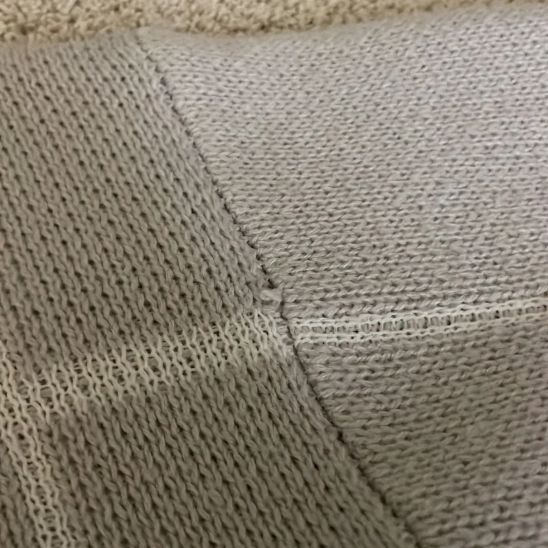 Grå rutig stickad tröja - 92