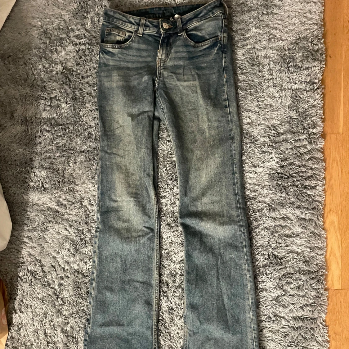 Blå bootcut jeans
