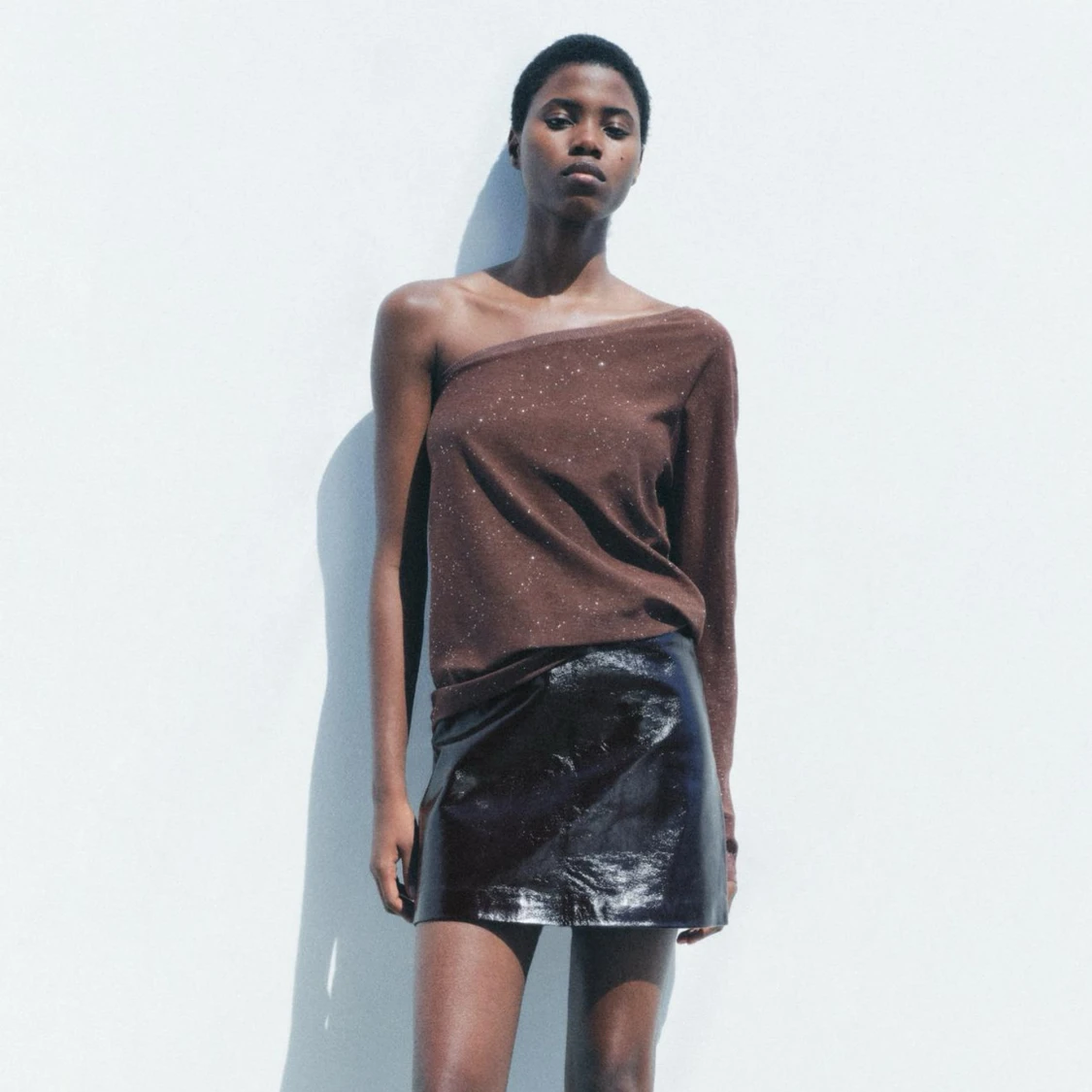 Brun glittrig oneshoulder topp