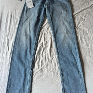 Jeans från replay  - Midja: 30  Längd: 34  Helt nya med lappen kvar  Nypris 1499kr Mitt pris 800kr