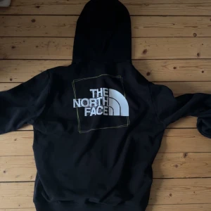 The North Face hoodie - Felfri hoodie  Storlek m 