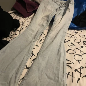 Midrise flare jeans - Aldrig använda. Stretchiga 