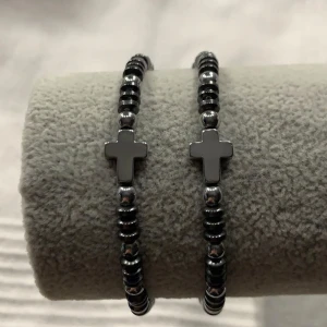 Cross armband i silver - såld